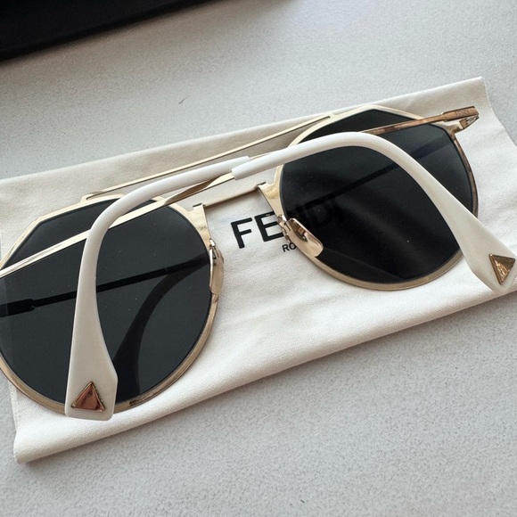 Fendi Sky Monogram sunglasses - Picture 3 of 5